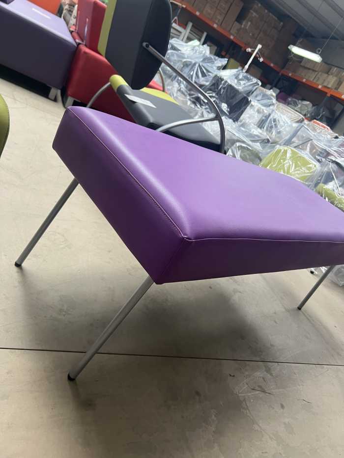 BANQUETA MORADA