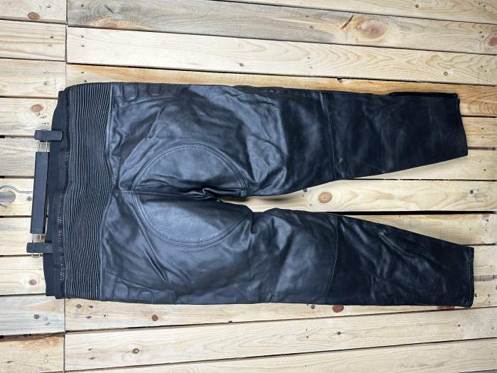 PANTALON T-XL DE CUERO PARA MOTO GARIBALDI 3
