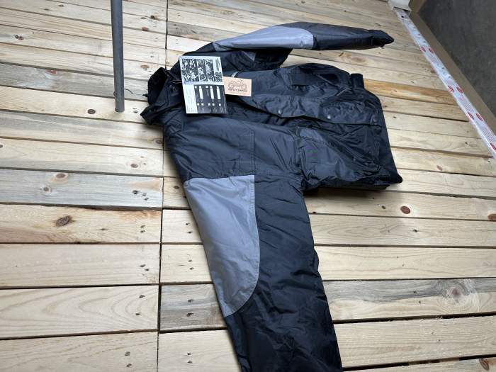 CHAQUETA T-S IMPERMEABLE GARIBALDI GRIS