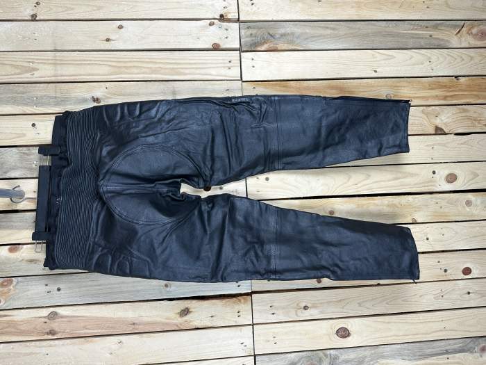 PANTALON T-M DE CUERO PARA MOTO GARIBALDI 3