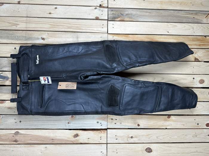 PANTALON T-M DE CUERO PARA MOTO KIWI