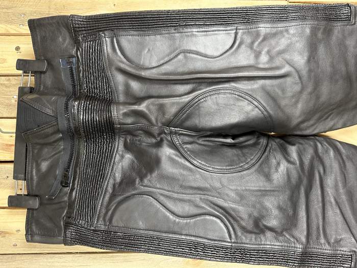 PANTALON T-M DE CUERO PARA MOTO KIWI
