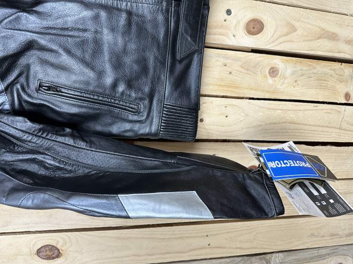 CHAQUETA T-M MUJER DE MOTO GARIBALDI NEGRA 1