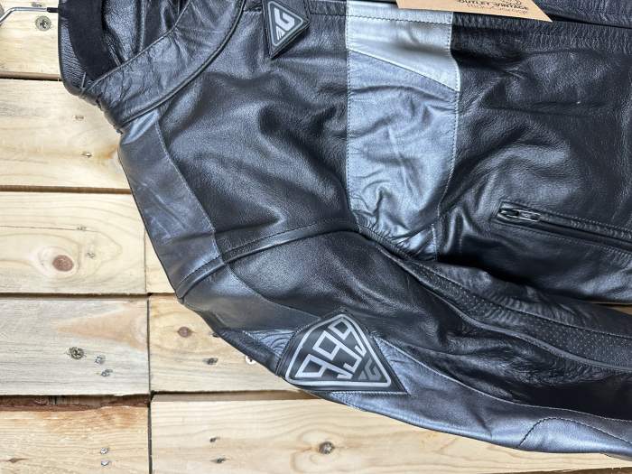 CHAQUETA T-M MUJER DE MOTO GARIBALDI NEGRA 1