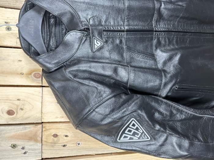 CHAQUETA T-S MOTO GARIBALDI NEGRA 1