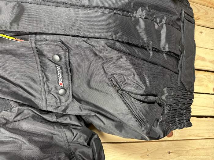 CHAQUETA T-S MOTO GARIBALDI NEGRA 2