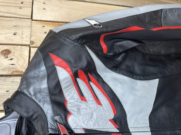 CHAQUETA T-M DE MOTO O1E NEGRA 2