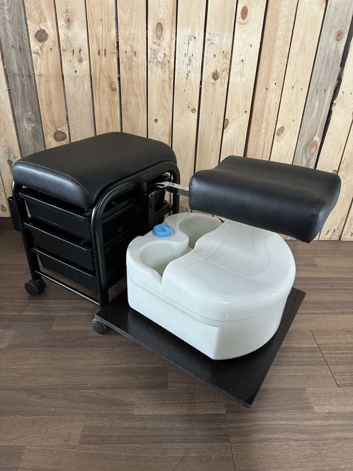 TABURETE CON BANDEJAS Y MAQUINA DE PEDICURA