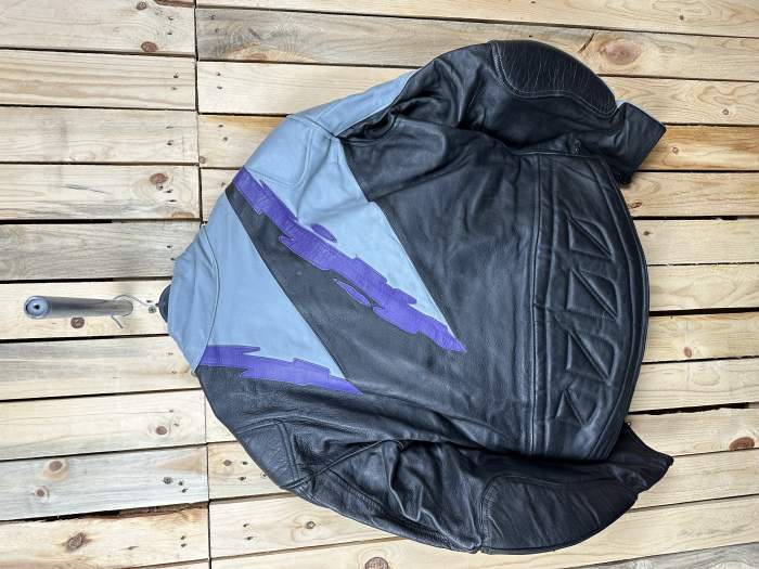 CHAQUETA T-2XL MOTO GARIBALDI MORADO