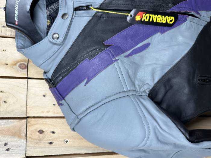 CHAQUETA T-S MOTO GARIBALDI MORADO