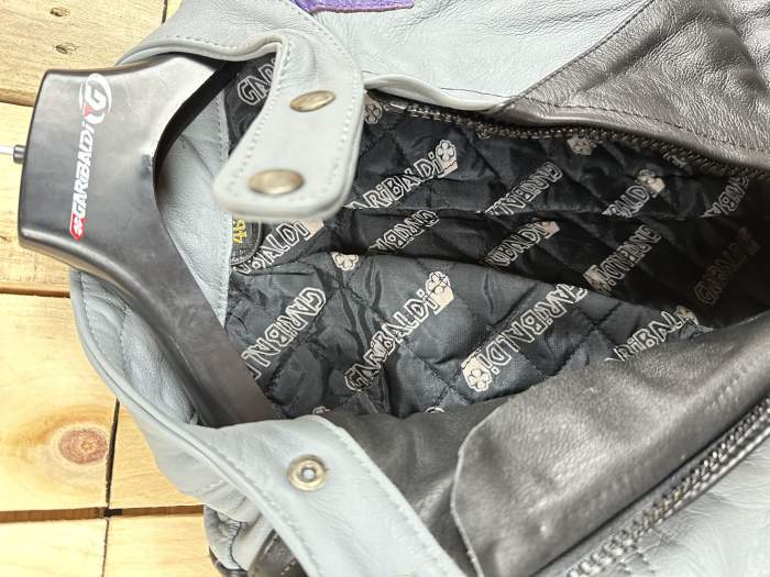 CHAQUETA T-S MOTO GARIBALDI MORADO