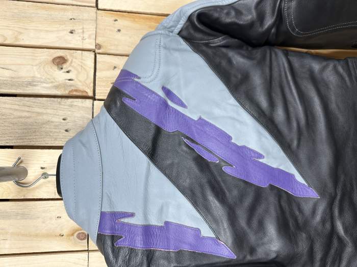 CHAQUETA T-S MOTO GARIBALDI MORADO
