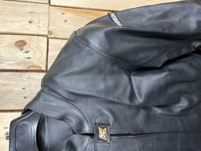 CHAQUETA T-S DE MOTO GARIBALDI CUERO NEGRO