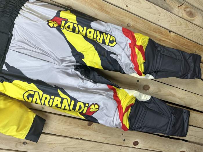 MONO T-M DE TRIAL GARIBALDI AMARILLO
