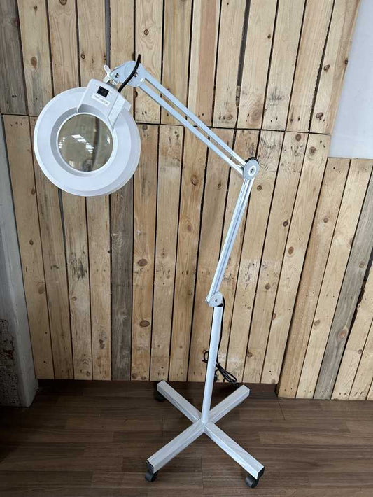 LUPA AUMENTO + LAMPARA LED CON RUEDAS - QrBox.es