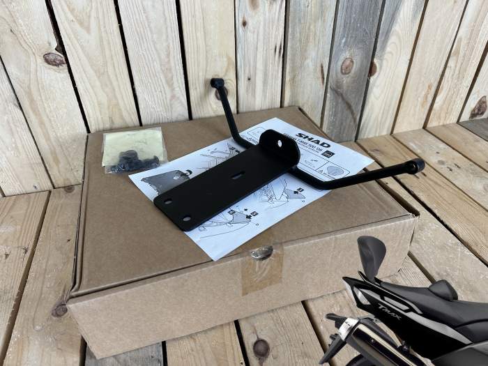 KIT FIJACION RESPALDO SHAD Y0TM52RV