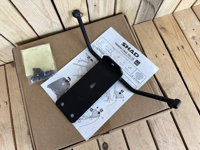 KIT FIJACION RESPALDO SHAD Y0TM52RV