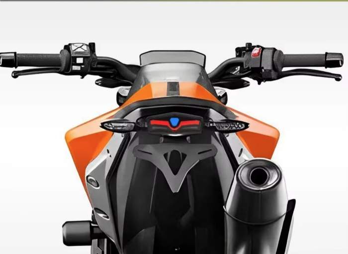 PILOTO CON PORTAMATRICULAS PARA KTM