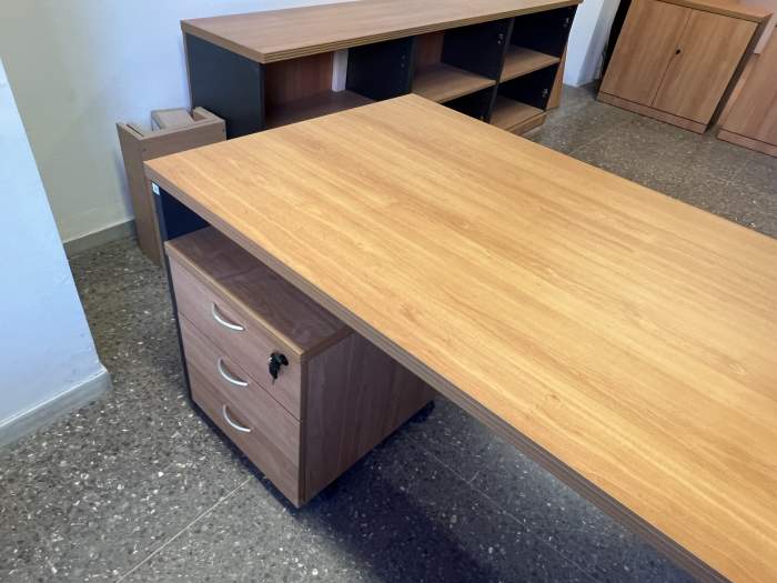 MESA DE OFICINA 180x80 CM.+ CAJONES