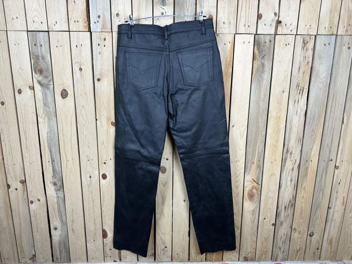 PANTALON T-M DE CUERO NEGRO