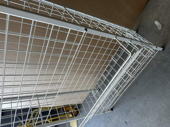 JAULA DE PELOTAS PARA TIENDA