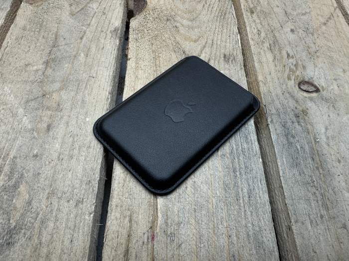 FUNDA PARA MAGSAFE IPHONE NEGRA/MARRON
