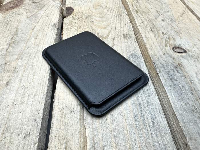 FUNDA PARA MAGSAFE IPHONE NEGRA/MARRON