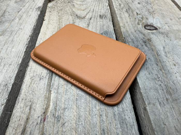 FUNDA PARA MAGSAFE IPHONE NEGRA/MARRON