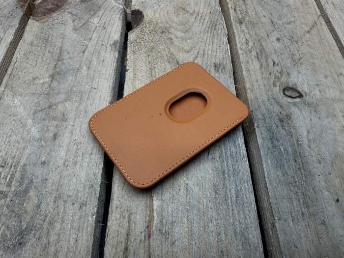FUNDA PARA MAGSAFE IPHONE NEGRA/MARRON