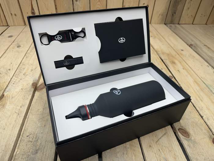 CAJA DE BIENVENIDA TOYOTA C-HR SPORT