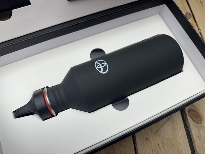 CAJA DE BIENVENIDA TOYOTA C-HR SPORT