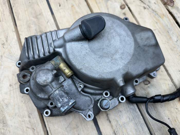 TAPA MOTOR IZQ. CON ESTATOR PIAGGIO BEVERLY 350