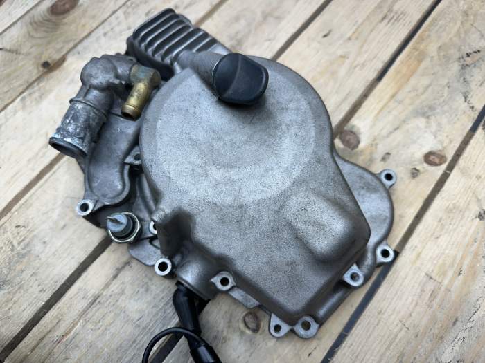 TAPA MOTOR IZQ. CON ESTATOR PIAGGIO BEVERLY 350