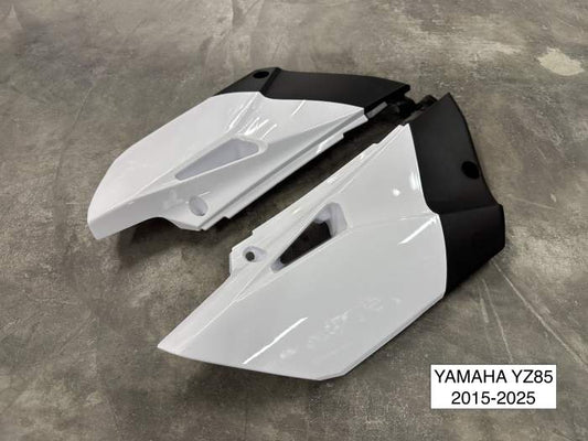 TAPAS LATERALES BLANCAS YAMAHA YZ85 2015-2025