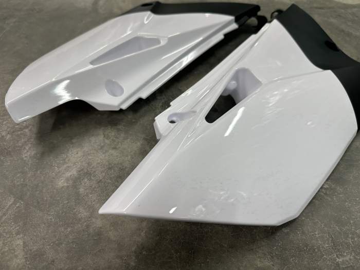 TAPAS LATERALES BLANCAS YAMAHA YZ85 2015-2025