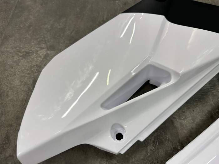 TAPAS LATERALES BLANCAS YAMAHA YZ85 2015-2025