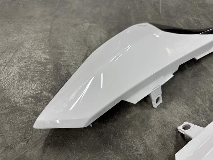 TAPAS LATERALES BLANCAS YAMAHA YZ65 2018‑2025