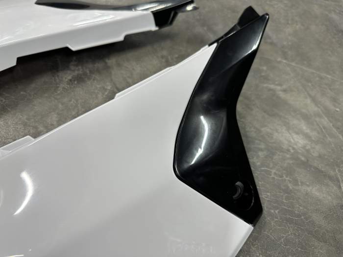 TAPAS LATERALES BLANCAS YAMAHA YZ65 2018‑2025