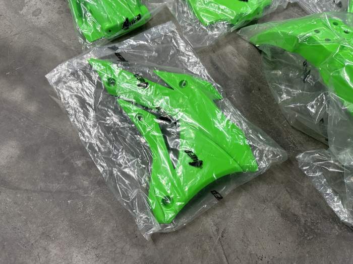 KIT PLASTICOS UFO KAWASAKI KX85 2014-2025 FLUOR