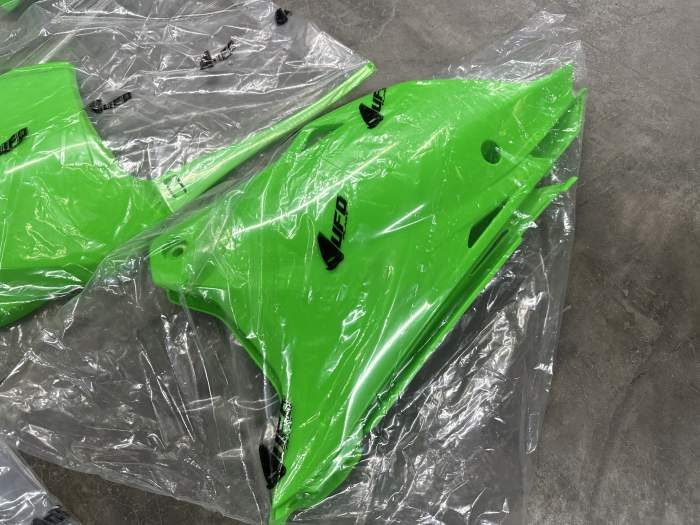 KIT PLASTICOS UFO KAWASAKI KX85 2014-2025 FLUOR