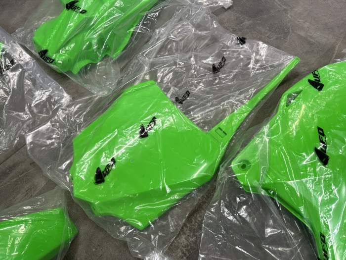 KIT PLASTICOS UFO KAWASAKI KX85 2014-2025 FLUOR