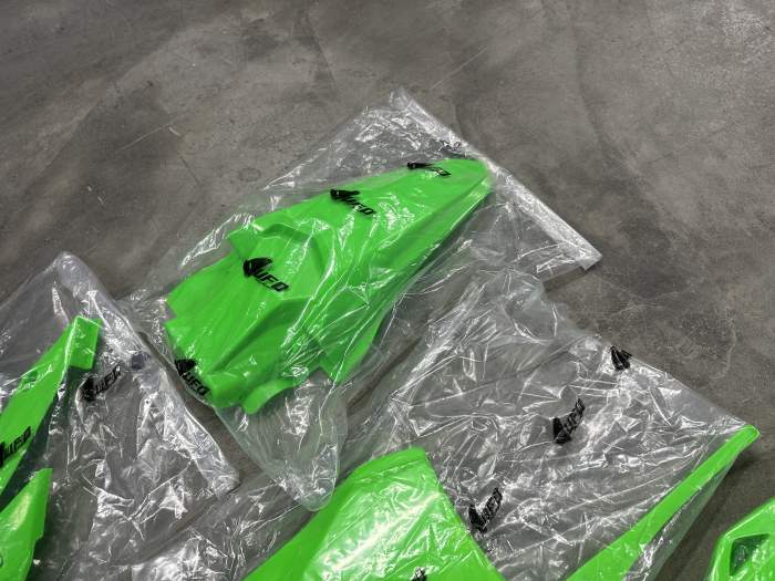 KIT PLASTICOS UFO KAWASAKI KX85 2014-2025 FLUOR