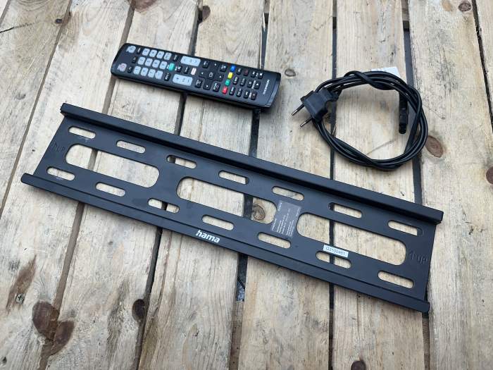 SAMSUNG TV 39 PULGADAS + SOPORTE PARED