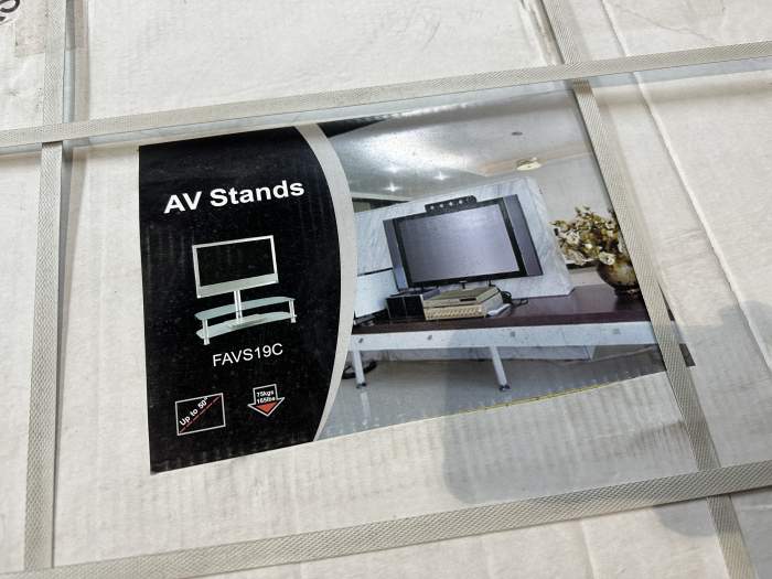 MESA CRISTAL CON SOPORTE TV - 50 PULGADAS 75KG - QrBox.es