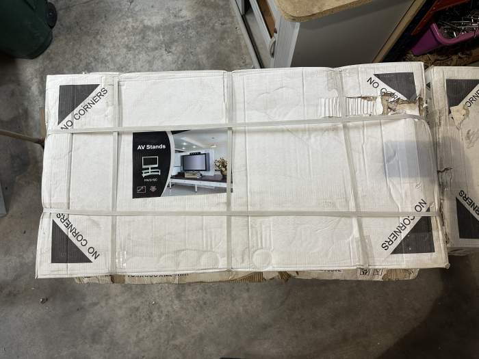 MESA CRISTAL CON SOPORTE TV - 50 PULGADAS 75KG - QrBox.es