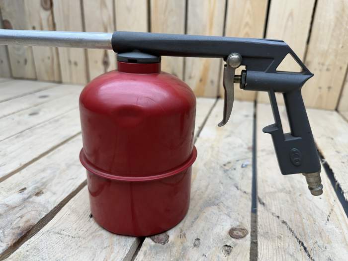 PISTOLA PETROLEAR NEUMÁTICA CON DEPÓSITO