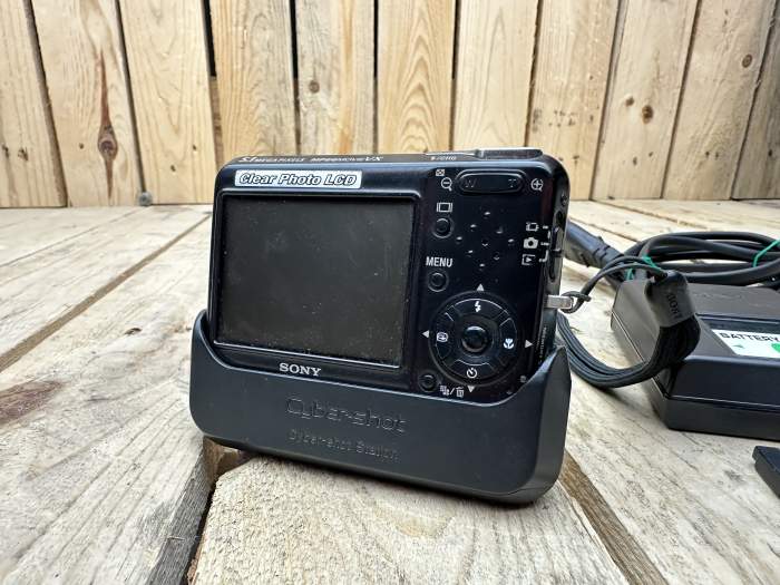 SONY CYBERSHOT DSC-T3 5.1 MP + BASE + CARGADOR - QrBox.es
