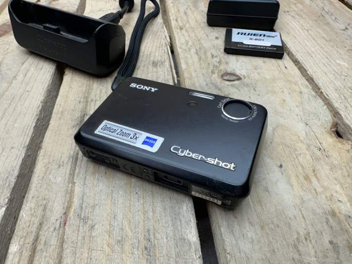 SONY CYBERSHOT DSC-T3 5.1 MP + BASE + CARGADOR - QrBox.es