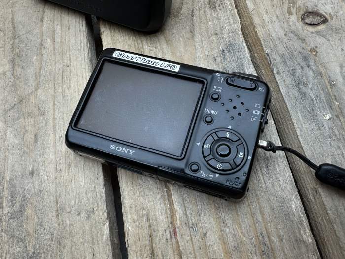 SONY CYBERSHOT DSC-T3 5.1 MP + BASE + CARGADOR - QrBox.es