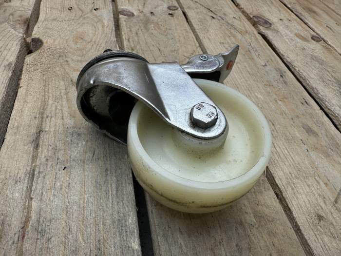 RUEDA GIRATORIA AFO 8CM CON FRENO